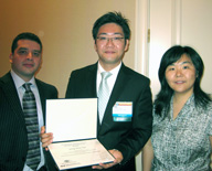 photo of Seong-Hoon Kee holding award